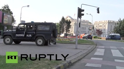Военни машини охраняват правителството в Македония