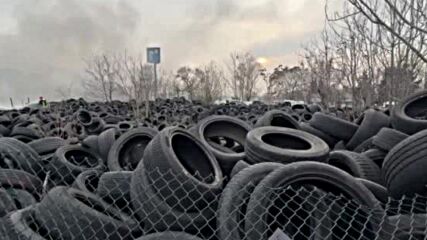 Пожар в склад за стари гуми в Бургас