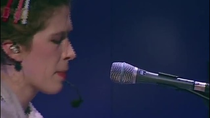 Imogen Heap plays Wait It Out 