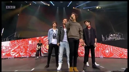One Direction изпълняват What Makes You Beautiful на фестивала Big Weekend Glasgow