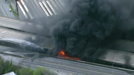 Мост на магистрала в САЩ рухна заради пожар