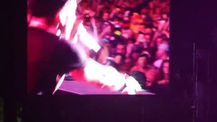 Bonnaroo 2011, Eminem performing Crack A Bottle