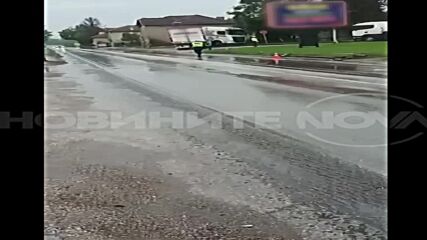 Тир се заби в бензиностанция в Плевенско
