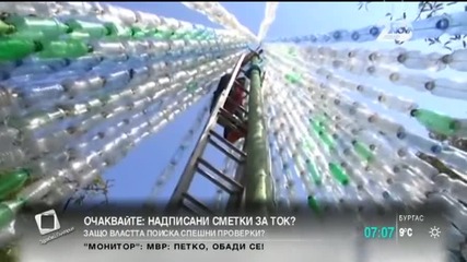 Издигнаха 7-метрова елха от пластмасови бутилки в Мексико