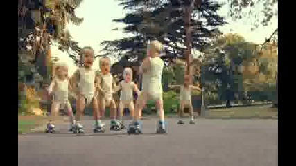 Бебета на ролери танцуват Хип Хоп (реклама на минерална вода)