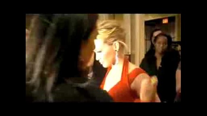 Hillary Duff Does Her Own Makeup