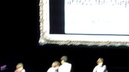 One Direction играят на прескочи кобила на концерта във Финикс 10.06.12.