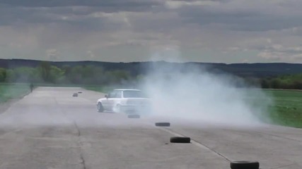 Bmw_e30_4.0_v8_-_test