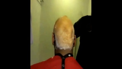 Ron Artest Getting His New Cut! 