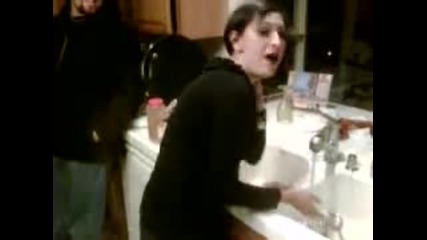 Ashley and the cinnamon challenge-.3gp