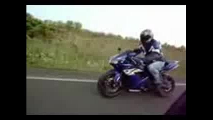 Yamaha R1 vs Bmw M3