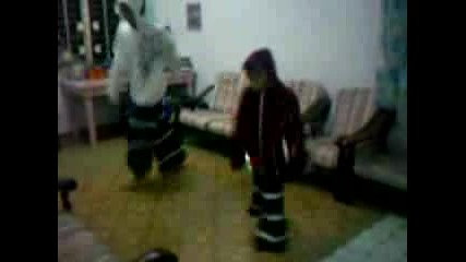 Младо Момче Танцува Hardstyle 3