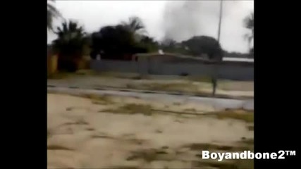 Франция бомбандира Бенгази в Либия 