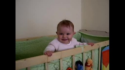 Миши се изправя в леглото