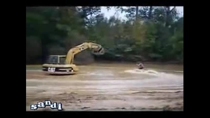 Водно шоу с багер