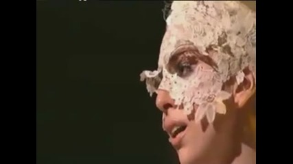 Lady Gaga плаче като разбира, че печели Best International Album @ Brit Awards 2010 