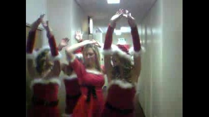 4 Горещи Момичета Танцуват На Jingle Bell