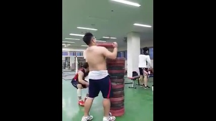 Ето как японците тренират за крака във фитнеса