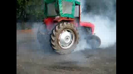 Burnout s Traktor