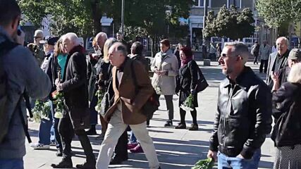 Приятели, колеги и близки изпратиха с аплодисменти оператора Радослав Спасов