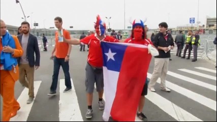 Феновете на Чили и Холандия преди мача на Коринтианс Арена