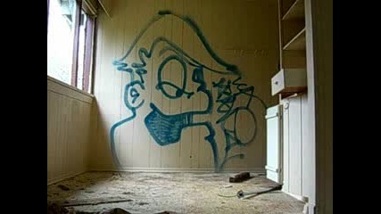 [graffiti] Празна къща и няколко флакона ;]