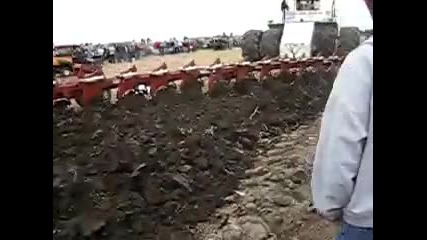 Те такъв трактор да ви оре нивата! 