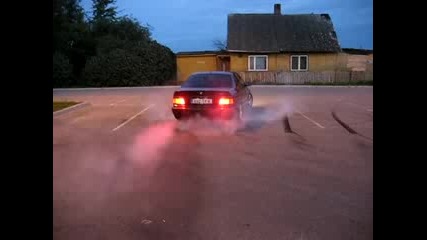 Bmw 320i пали гумите