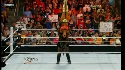 Wwe Raw 09.05.11 : The Bella Twins vs Kelly and Eve ( Kharma Attacks)