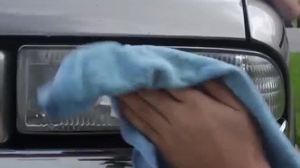 Перфектно почистване на фаровете на автомобила със спрей инсектицид