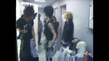 Miyavi picking on Maayatan Xd