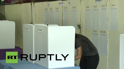 Опозиционерката Аун Сан Су Чжи гласува в родината си