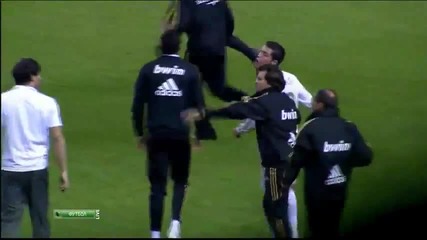 Роналдо с Гаден жест къв Хави Мартинес