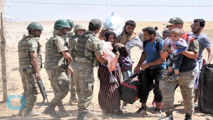 Thousands Flee Into Turkey From Syria as Kurds Fight Islamic State