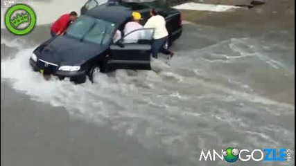 Драма с наводнение в Колумбия много яко