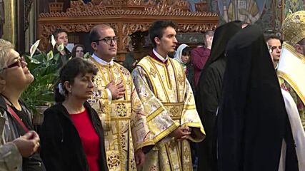 Десетки се помолиха за здраве на рождения ден на Патриарх Неофит