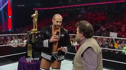 Hulk Hogan представя The Andre the Giant Memorial Battle Royal Trophy на Cesaro - Wwe Raw 7/4/14