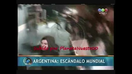 Марадона се базика с уругвайски фенове 