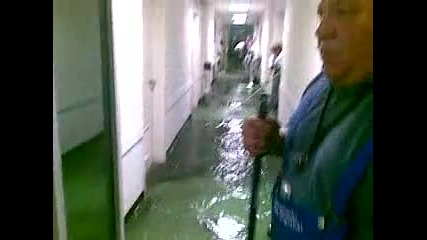 наводнение в хотел кемпински