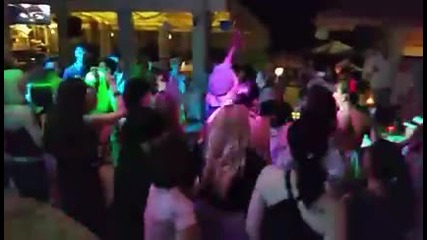 La Cubanita En El Mar Party 2