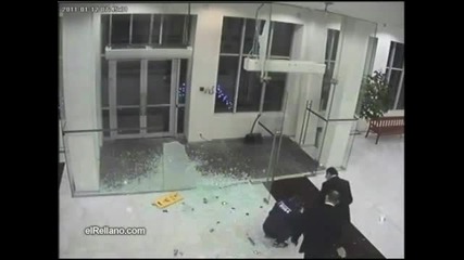 Пак погрешния вход избра, вече има два