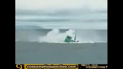 Хеликоптер Се Разбива Във Водата