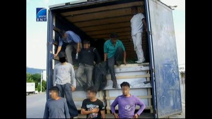 Бнт - заловиха нелегални имигранти в тир с дини - 30.06.2011г.