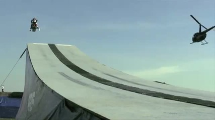 Най - дългият скок със моторна шейна - Световен рекорд 