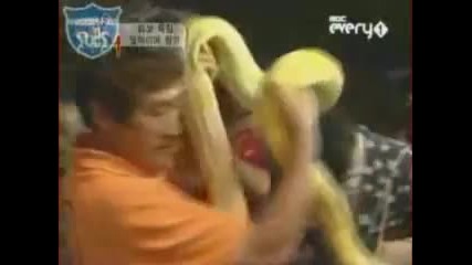 Eunhyuk is Scared of Snakes