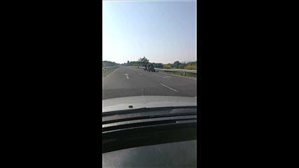 Каруци по международния път Е-85