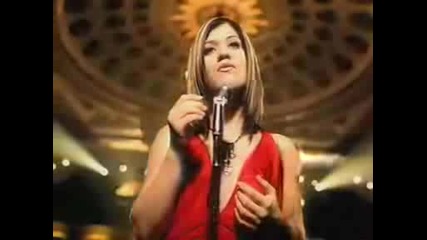 Kelly Clarkson - A Moment Like This.