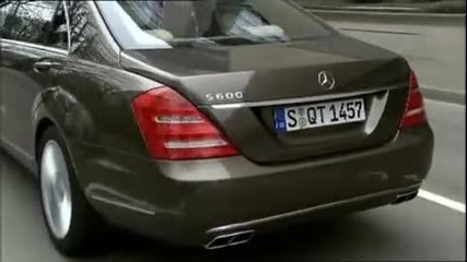 Мерцедес - Бенц S 600 в движение