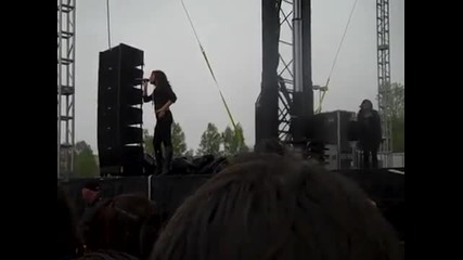 Demi Lovato forgets lyrics to U Got Nothin On Me (microsoft Store Opening Concert) 