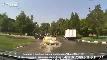 Внезапен гейзер на пътя в Русия